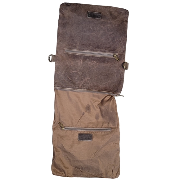 Cargoit Canvas Messenger Bag. Unisex. - Picture 8 of 9